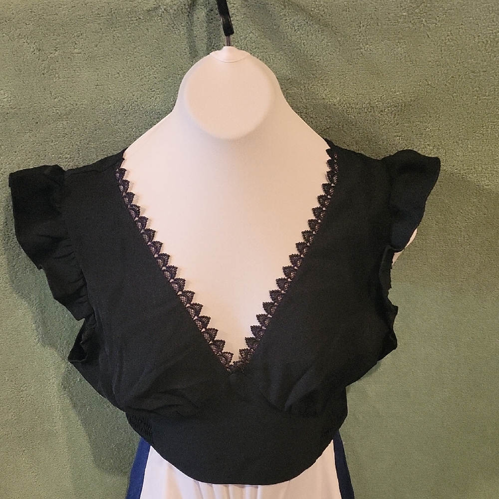 SHEIN Black Ruffle Lace Crop Top